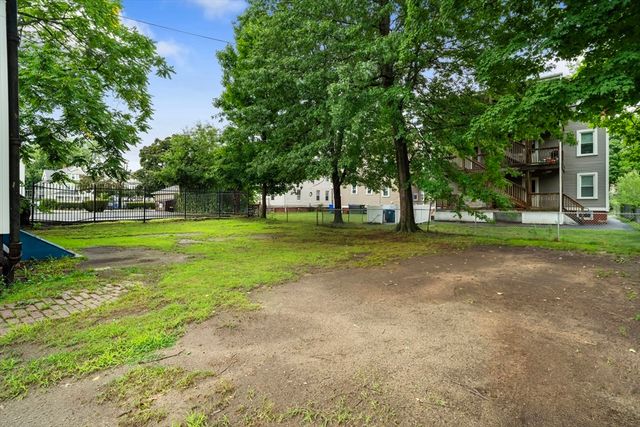 19 Suffolk St, Springfield, MA 01109