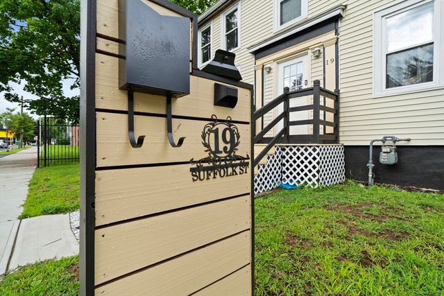 19 Suffolk St, Springfield, MA 01109