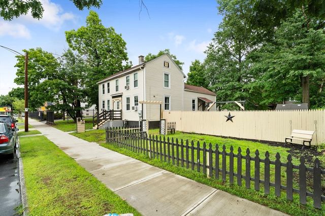 19 Suffolk St, Springfield, MA 01109