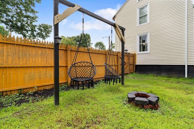 19 Suffolk St, Springfield, MA 01109