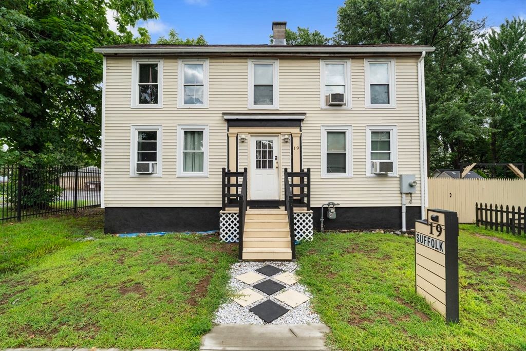 19 Suffolk St, Springfield, MA 01109