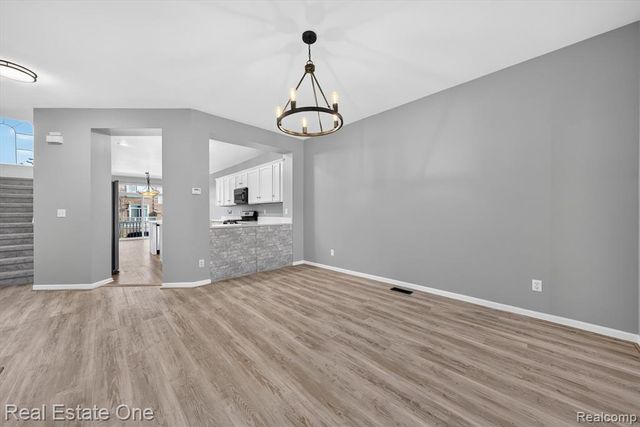 37508 Newburgh Park Circle, Livonia, MI 48152