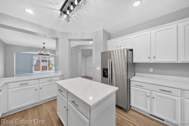 37508 Newburgh Park Circle, Livonia, MI 48152