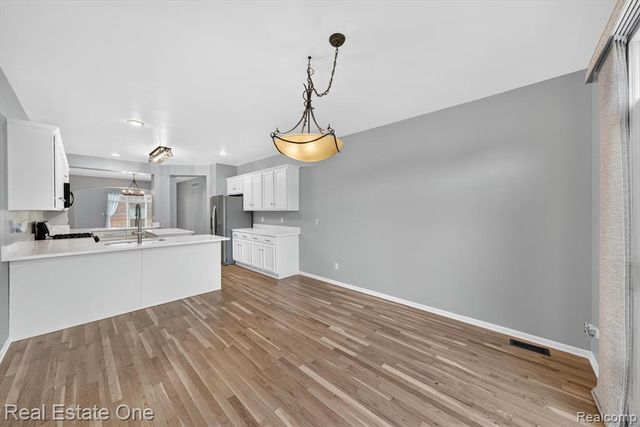 37508 Newburgh Park Circle, Livonia, MI 48152