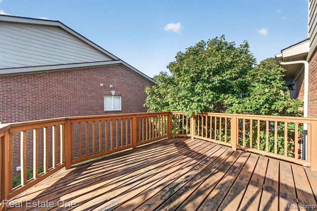 37508 Newburgh Park Circle, Livonia, MI 48152