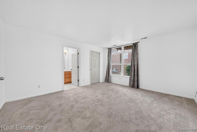 37508 Newburgh Park Circle, Livonia, MI 48152