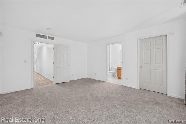 37508 Newburgh Park Circle, Livonia, MI 48152