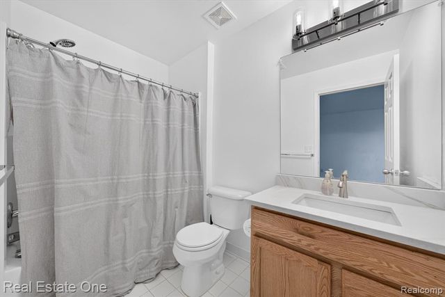 37508 Newburgh Park Circle, Livonia, MI 48152