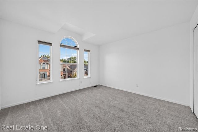37508 Newburgh Park Circle, Livonia, MI 48152
