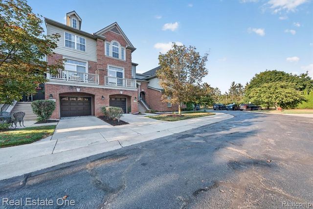 37508 Newburgh Park Circle, Livonia, MI 48152