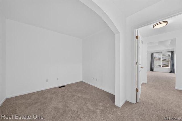 37508 Newburgh Park Circle, Livonia, MI 48152