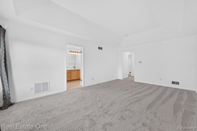 37508 Newburgh Park Circle, Livonia, MI 48152