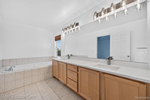 37508 Newburgh Park Circle, Livonia, MI 48152