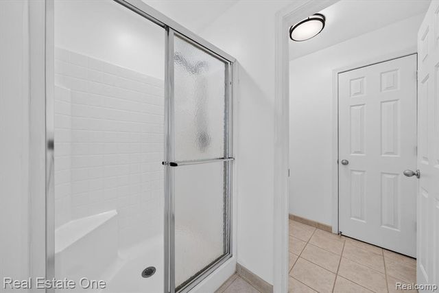 37508 Newburgh Park Circle, Livonia, MI 48152