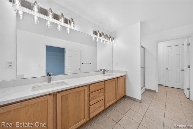 37508 Newburgh Park Circle, Livonia, MI 48152