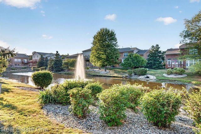 37508 Newburgh Park Circle, Livonia, MI 48152