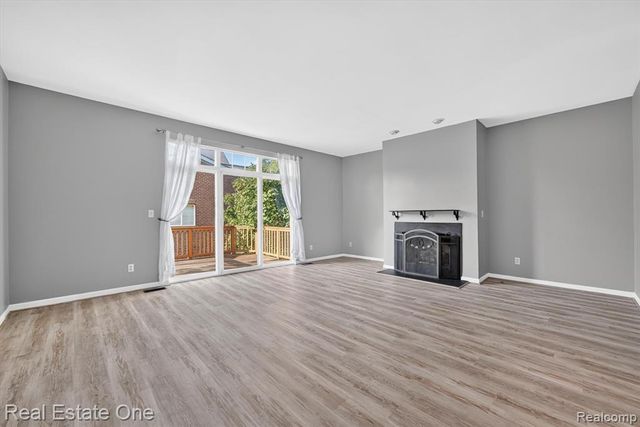 37508 Newburgh Park Circle, Livonia, MI 48152