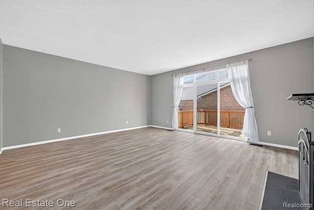 37508 Newburgh Park Circle, Livonia, MI 48152