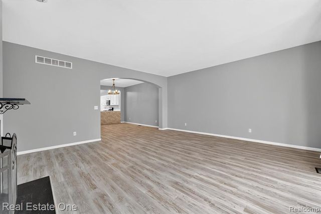 37508 Newburgh Park Circle, Livonia, MI 48152