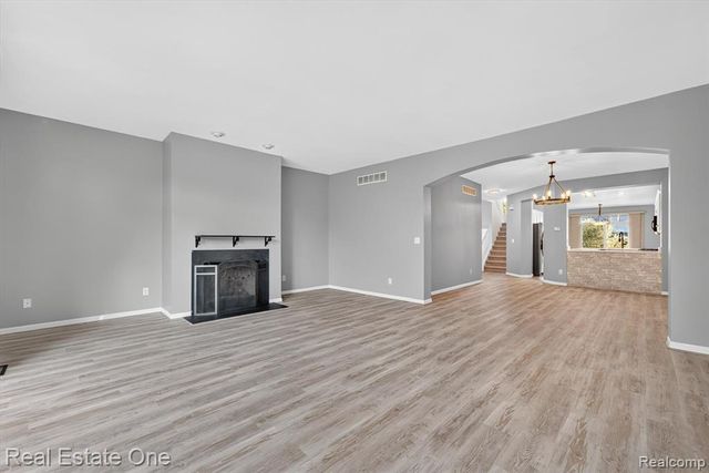37508 Newburgh Park Circle, Livonia, MI 48152