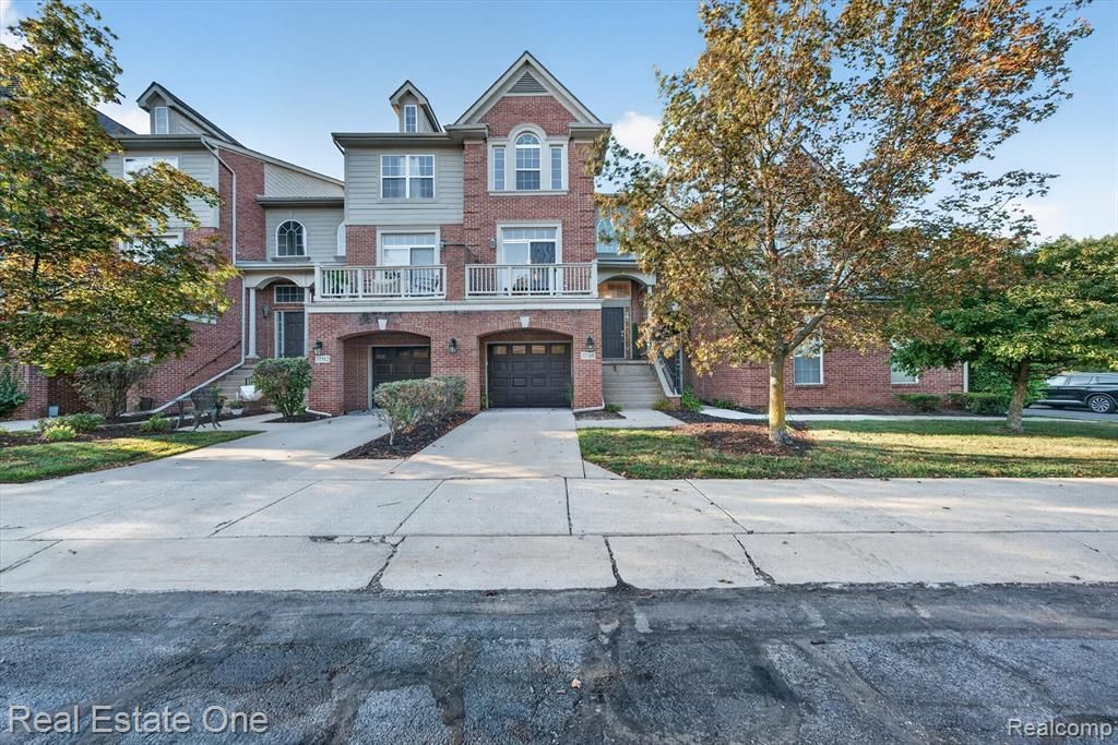 37508 Newburgh Park Circle, Livonia, MI 48152