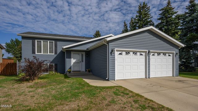 4020 Arlington Drive S, Bismarck, ND 58503 property photo
