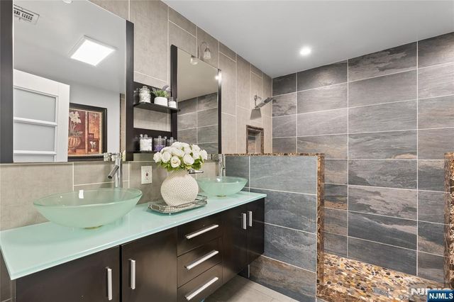 886-888 Degraw Avenue, Newark, NJ 07104