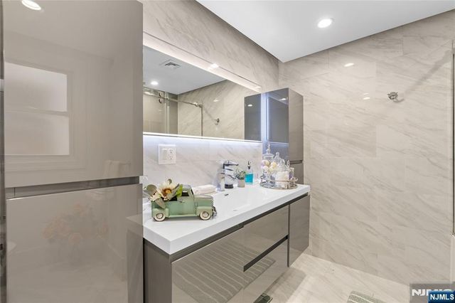 886-888 Degraw Avenue, Newark, NJ 07104