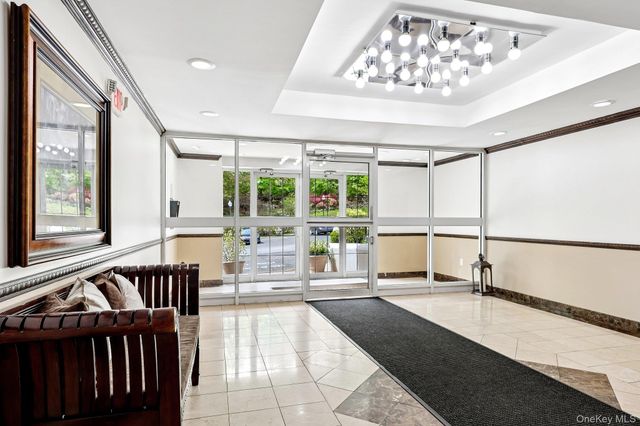 2035 Central Park Avenue 2V, Yonkers, NY 10710