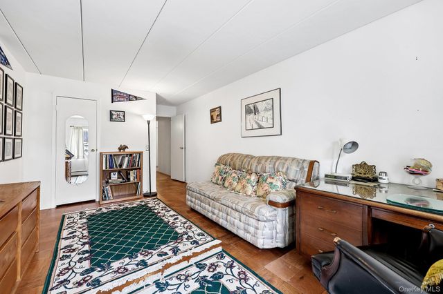 2035 Central Park Avenue 2V, Yonkers, NY 10710