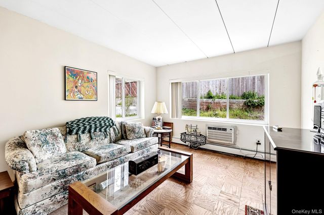 2035 Central Park Avenue 2V, Yonkers, NY 10710