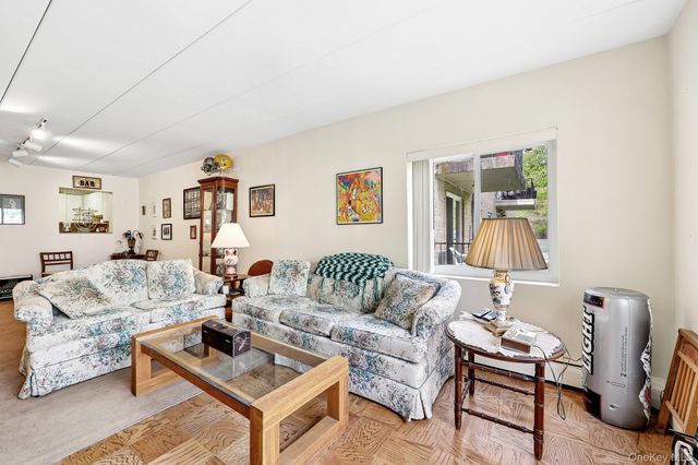 2035 Central Park Avenue 2V, Yonkers, NY 10710