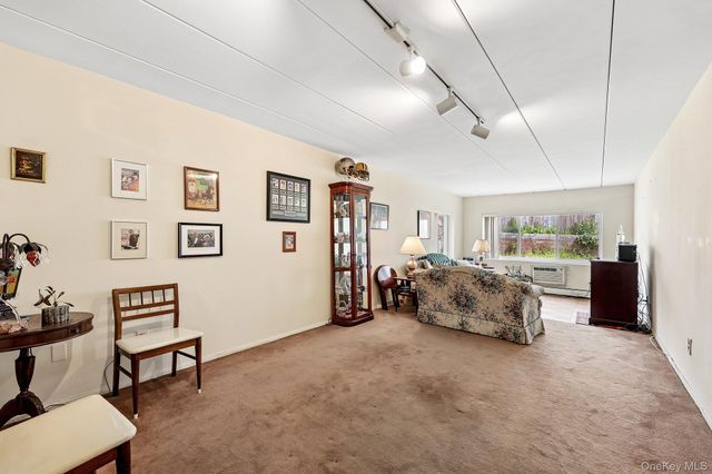 2035 Central Park Avenue 2V, Yonkers, NY 10710