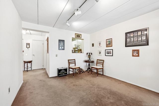 2035 Central Park Avenue 2V, Yonkers, NY 10710