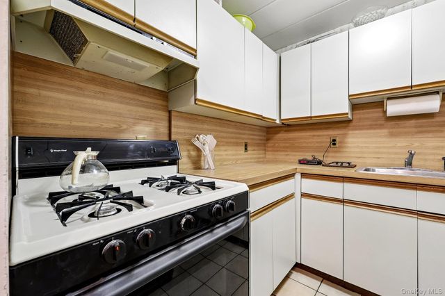 2035 Central Park Avenue 2V, Yonkers, NY 10710