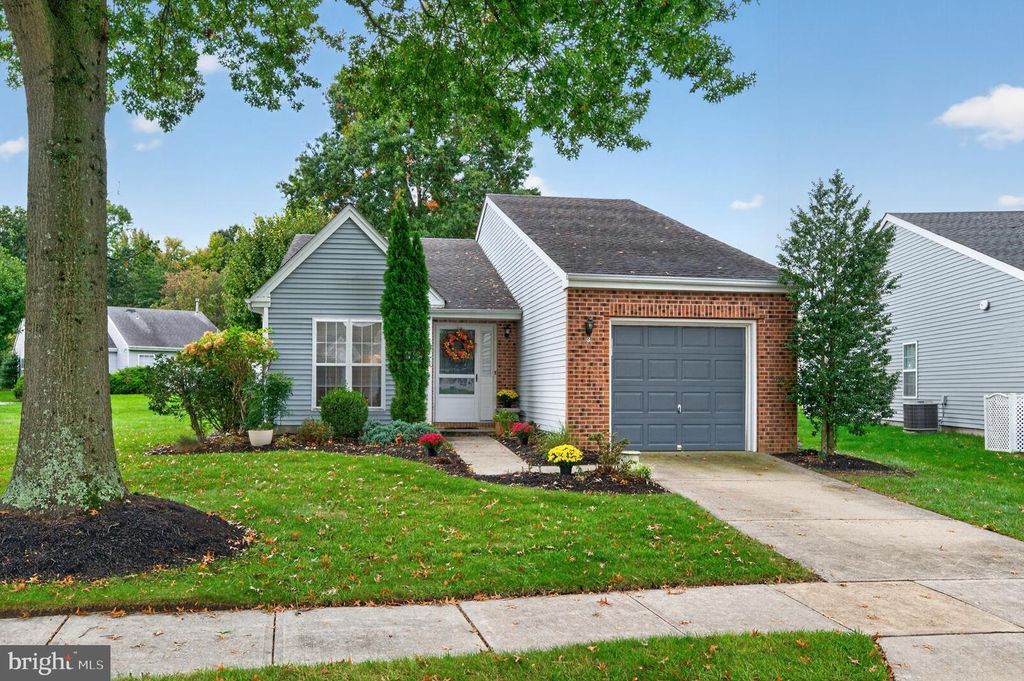 3 BUTTONBUSH CT, MOUNT LAUREL, NJ 08054 — exterior