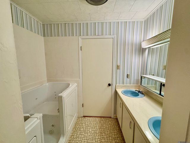 35000 Christy Dr, Donaldsonville, LA 70346