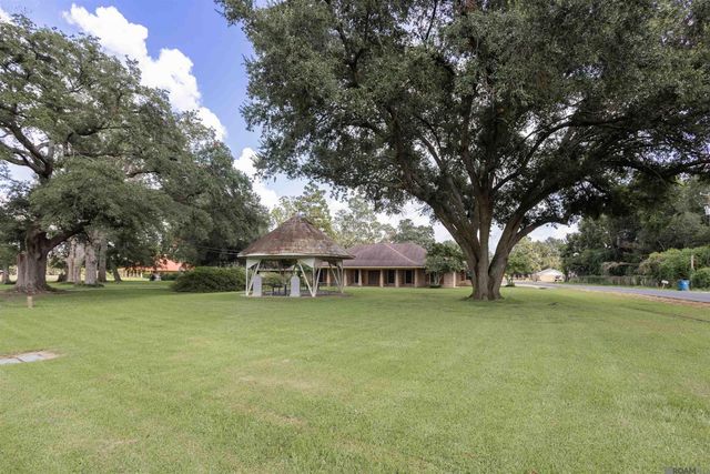 35000 Christy Dr, Donaldsonville, LA 70346