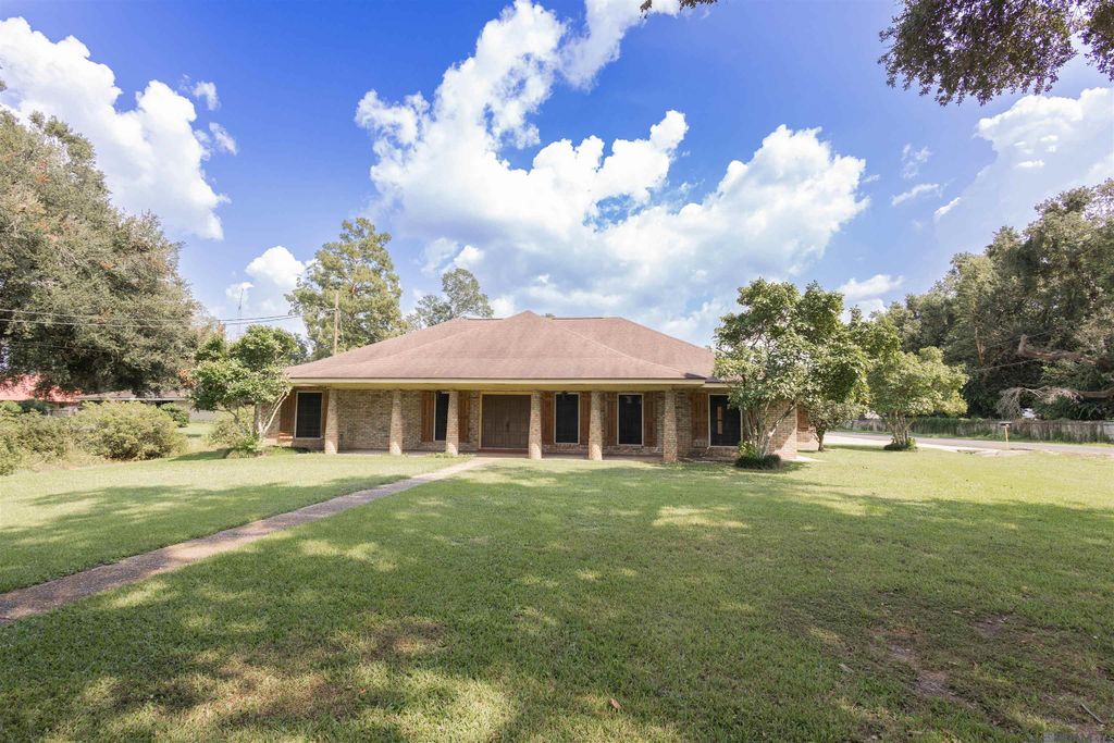 35000 Christy Dr, Donaldsonville, LA 70346