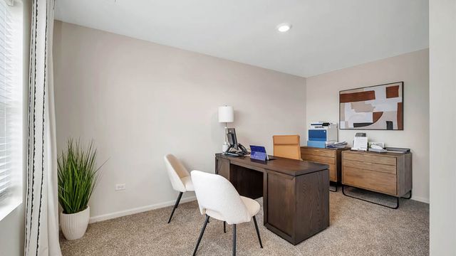 1173 Lakepointe Drive, Schaumburg, IL 60196