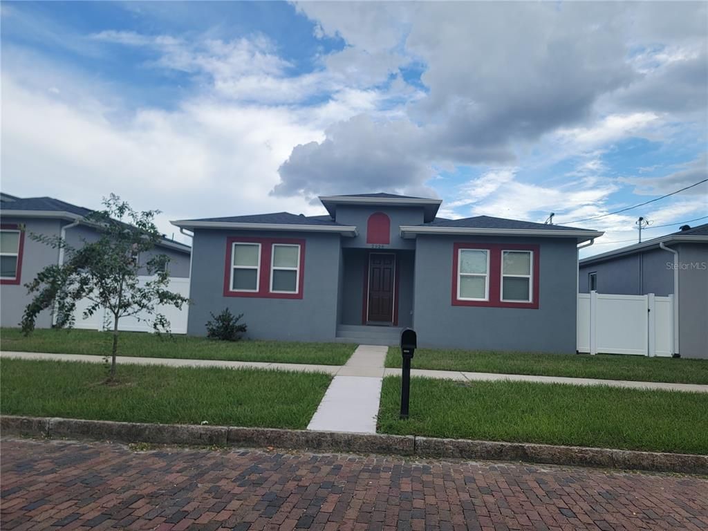2928 W CHESTNUT STREET, Tampa, FL 33607