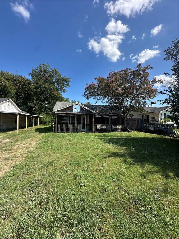 3518 Memorial Drive, Beverly Hills, TX 76711