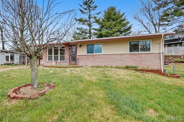 9639 Crestfield Lane, St Louis, MO 63126