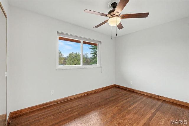 9639 Crestfield Lane, St Louis, MO 63126