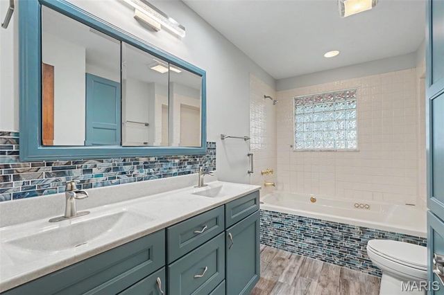 9639 Crestfield Lane, St Louis, MO 63126