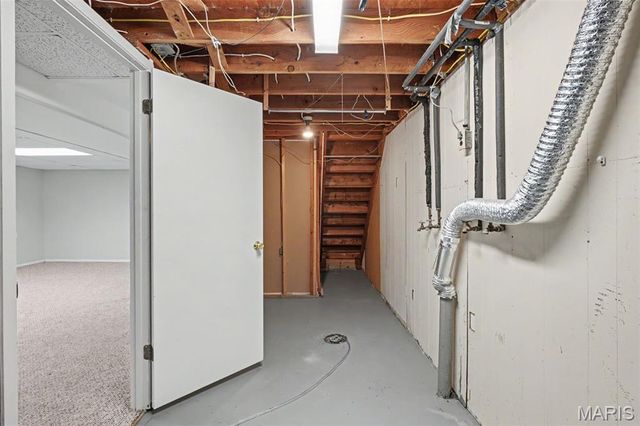 9639 Crestfield Lane, St Louis, MO 63126