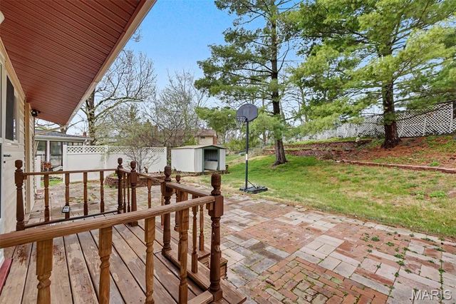 9639 Crestfield Lane, St Louis, MO 63126