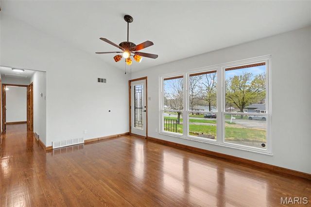 9639 Crestfield Lane, St Louis, MO 63126