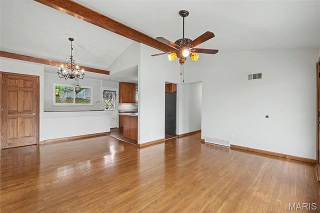 9639 Crestfield Lane, St Louis, MO 63126