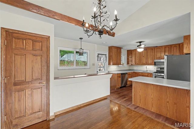 9639 Crestfield Lane, St Louis, MO 63126